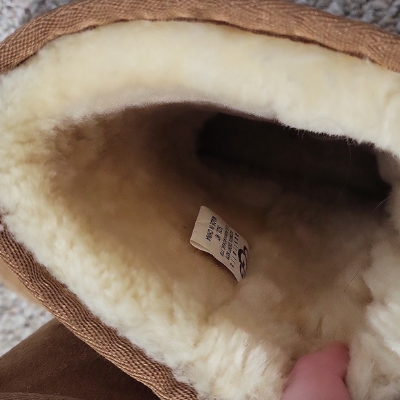 UGG ultimate short boots in Chestnut. - Picture 4 of 7